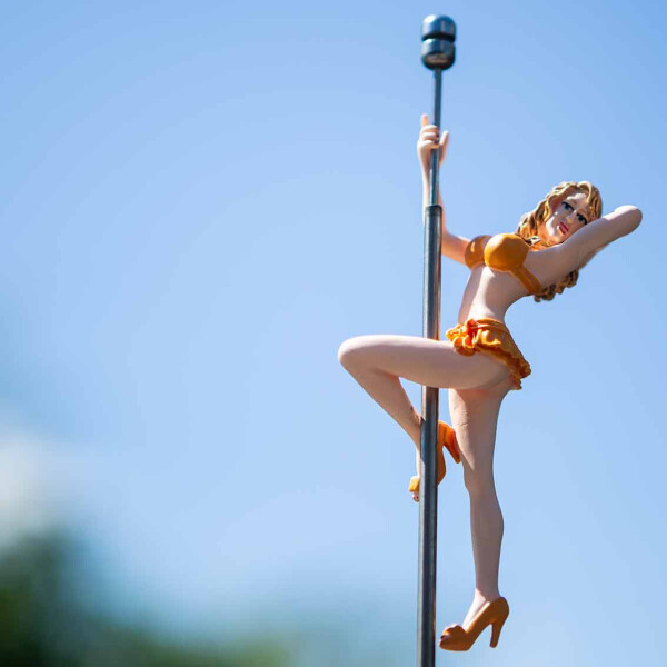 Stripper antenna outlet topper