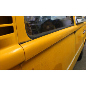 Type2 Bay rear window side cover right USED 211843798A