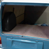 T2b tapijt kofferbak 8.72 - 7.79 met reservewiel. beige 2