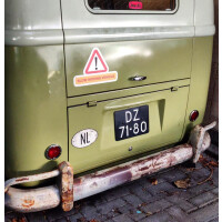 SLOW MOVING VEHICLE MAGNET clean 287x200mm 3