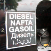 Sticker DIESEL NAFTA GASOIL Russisch en Arabisch wit 2