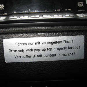 Sticker \"Fahren nur mit verriegeltem Dach\"