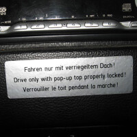 T2b Aufkleber "Fahren nur mit verriegeltem Dach" 2